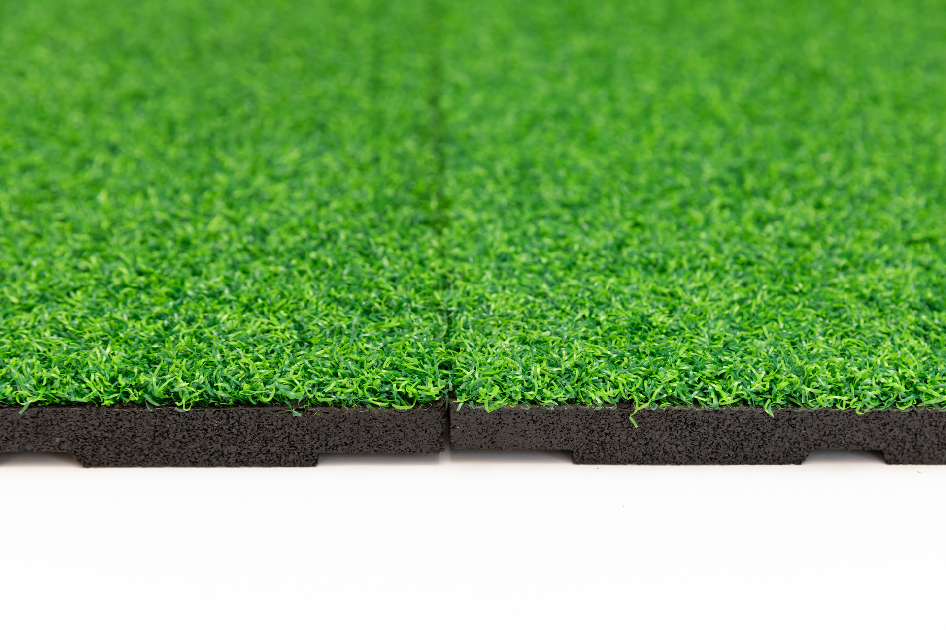 Composite rubber mat for lawns